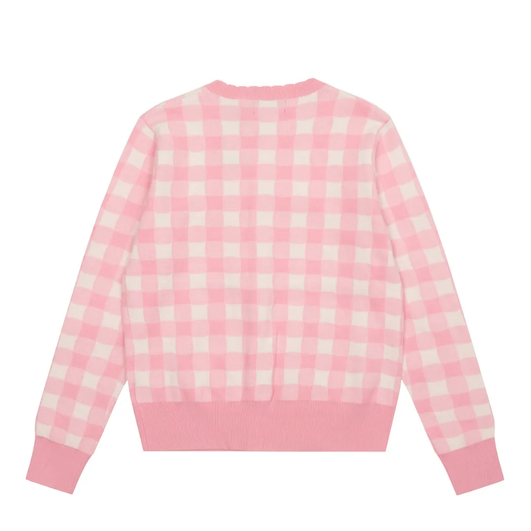 🅿️190 "Top quality" Style number: DS015# [Ralph Lauren plaid jacquard basic pony embroidered logo knitted cardigan long sleeves] ✅Ralph Lauren classic basic versatile plain plaid knitted cardigan long-sleeved small jacket ✅Main supplier platform live broadcast Wholesale entities ✅ZP quality 1:1 pattern making Scan the code to enter the GF website Counter quality ✅Detailed quality The only one in Guangzhou Imported quality cotton yarn Focus on high-end, cost-effective, and good quality. Needless to say, the version is restored to the original. Loose, comfortable and stress-free. Simple is high-end. Classic is timeless. ✅The upper body is simple and easy to match. A must-have for goddess ootd. Good-looking clothes are never picky. A must-have in the goddess' wardrobe. Size: S-L. Color: Navy blue, light blue, pink.